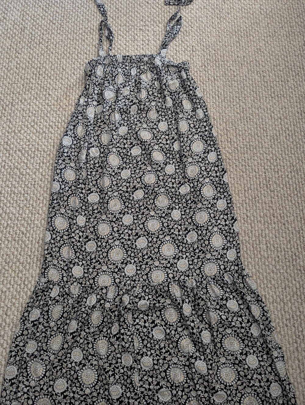 Old Navy Black and White Floral Maxi Dress with Tie Straps 🖤